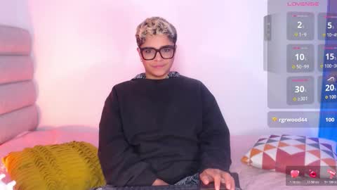 Isabella Mout  online show from 01/17/26, 12:26