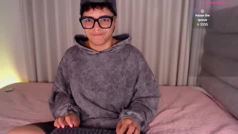 Isabella Mout  online show from 02/15/26, 12:47