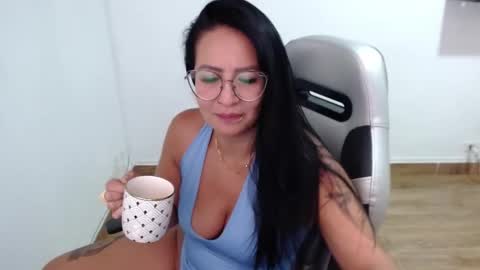 Snapshot of isabellaobregon2 chatting on 02/19/26, 09:33 Isa online show from 02/19/26, 09:33