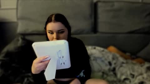 Isabella online show from 09/18/25, 10:01