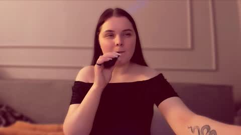 Isabella online show from 10/17/25, 09:17