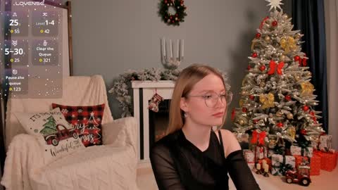 Snapshot of isabellatorrance chatting on 12/08/24, 01:58 Bella online show from 12/08/24, 01:58