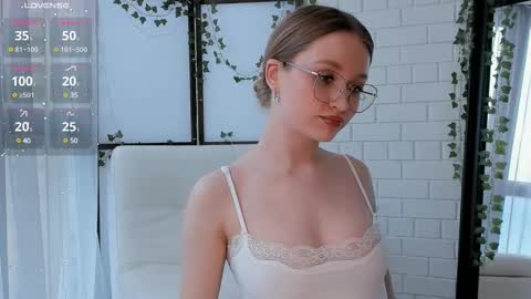 Snapshot of isabellatorrance chatting on 02/28/25, 09:58 Bella online show from 02/28/25, 09:58