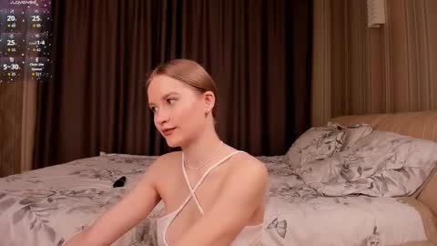 Snapshot of isabellatorrance chatting on 09/23/25, 04:04 Bella online show from 09/23/25, 04:04