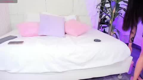 Isa  online show from 10/12/25, 04:22