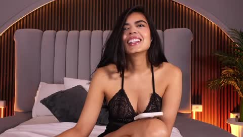 Snapshot of isabellax21 chatting on 05/24/26, 04:06 Isa online show from 05/24/26, 04:06