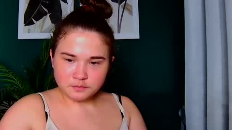 Isabell online show from 10/12/25, 03:00