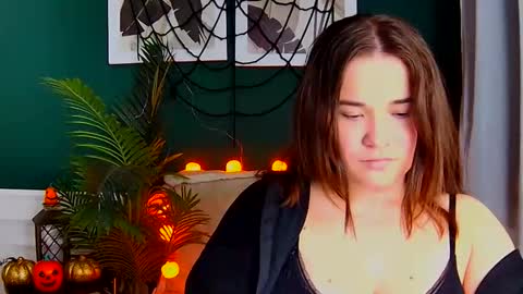 Isabell online show from 10/22/25, 08:36