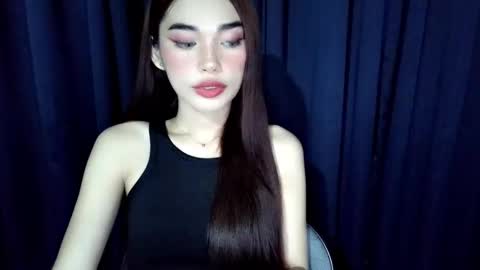 Snapshot of isabelle_willis chatting on 05/22/26, 12:11 Isabelle online show from 05/22/26, 12:11