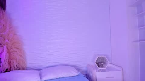 Snapshot of isabellefoxx chatting on 02/24/26, 10:52 Isa online show from 02/24/26, 10:52