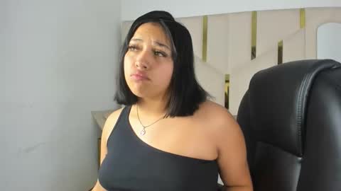 isabellrodriguez18 online show from 12/02/25, 02:28