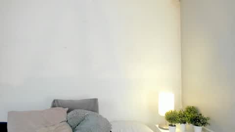 isameow online show from 02/05/25, 12:31