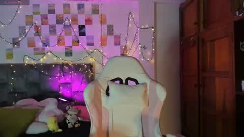 Snapshot of isangel_ chatting on 06/19/26, 03:22 Isabela online show from 06/19/26, 03:22