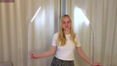 Snapshot of isauraluciano chatting on 12/01/25, 05:12 Olivia online show from 12/01/25, 05:12