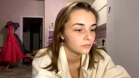 Issa online show from 12/04/25, 01:04