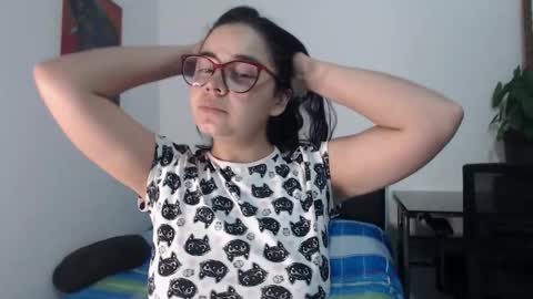 Snapshot of isemma chatting on 01/28/25, 03:25 Emma online show from 01/28/25, 03:25