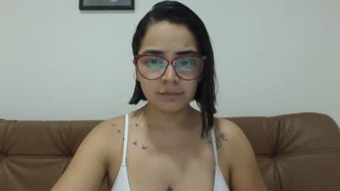 Snapshot of isemma chatting on 09/23/25, 03:20 Emma online show from 09/23/25, 03:20