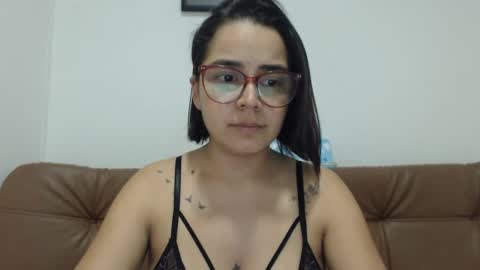 Snapshot of isemma chatting on 09/25/25, 03:10 Emma online show from 09/25/25, 03:10