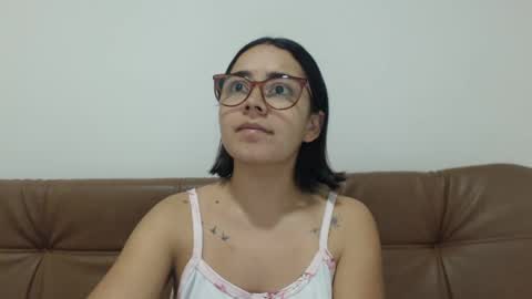 Snapshot of isemma chatting on 09/26/25, 04:05 Emma online show from 09/26/25, 04:05