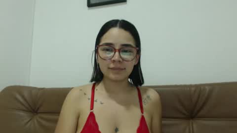 Snapshot of isemma chatting on 10/17/25, 03:20 Emma online show from 10/17/25, 03:20