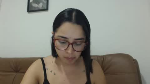 Snapshot of isemma chatting on 10/21/25, 03:29 Emma online show from 10/21/25, 03:29