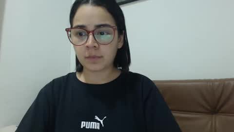 Snapshot of isemma chatting on 10/22/25, 02:45 Emma online show from 10/22/25, 02:45