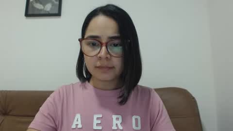 Snapshot of isemma chatting on 10/29/25, 03:20 Emma online show from 10/29/25, 03:20