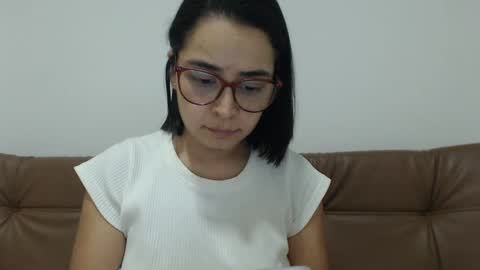 Snapshot of isemma chatting on 10/30/25, 03:41 Emma online show from 10/30/25, 03:41