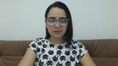 Snapshot of isemma chatting on 11/01/25, 03:30 Emma online show from 11/01/25, 03:30