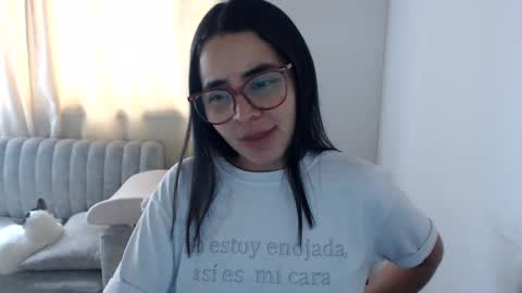 Snapshot of isemma chatting on 05/25/26, 03:07 Emma online show from 05/25/26, 03:07