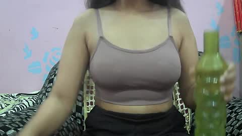 ishika_singh_ online show from 04/05/26, 01:14