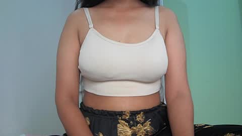 ishika_singh_ online show from 07/02/26, 03:23