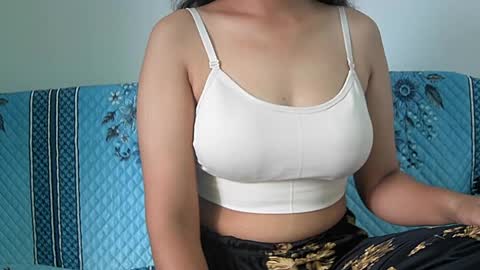 ishika_singh_ online show from 07/07/26, 03:20