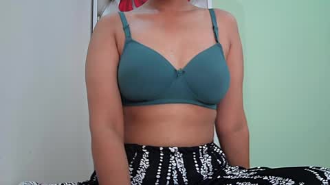 ishika_singh_ online show from 07/16/26, 02:06