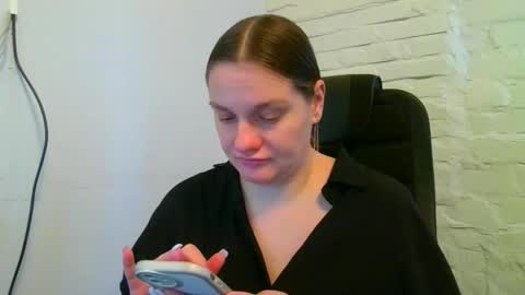 Snapshot of isingle_mom chatting on 10/22/25, 04:35 isingle_mom online show from 10/22/25, 04:35