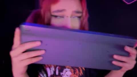 Isisjones18 online show from 09/19/25, 04:25