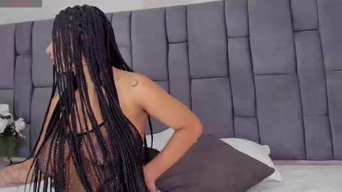 Isis Larah online show from 10/23/25, 04:23