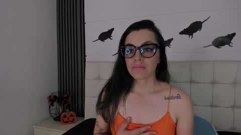 Isis Noir online show from 10/18/25, 07:36