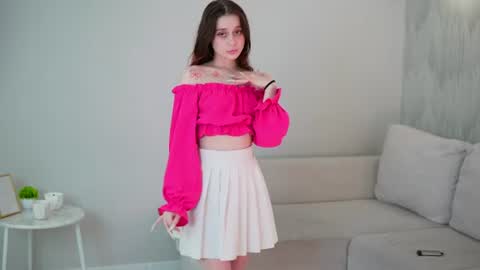 Snapshot of isisschwendinger chatting on 06/15/26, 02:47 Linet online show from 06/15/26, 02:47