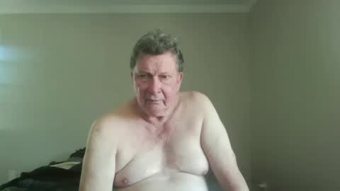 Snapshot of island625103 chatting on 09/18/25, 06:32 island625103 online show from 09/18/25, 06:32