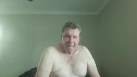 Snapshot of island625103 chatting on 10/15/25, 06:41 island625103 online show from 10/15/25, 06:41