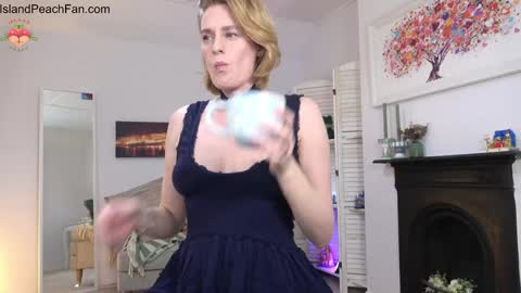 Lou  Peaches online show from 11/09/25, 02:15