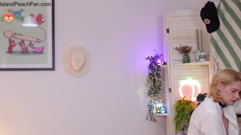 Lou  Peaches online show from 03/19/26, 09:08