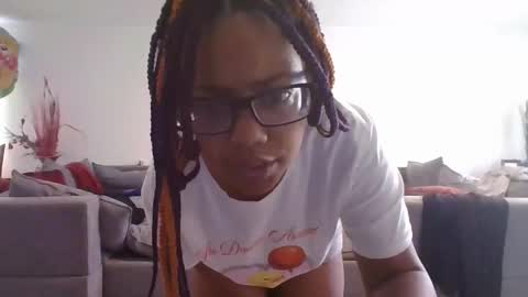 Snapshot of islothonit chatting on 04/18/26, 03:16 Sharice online show from 04/18/26, 03:16