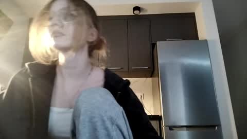 Mia online show from 04/08/26, 05:13