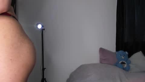 Snapshot of isnotforeveryone chatting on 02/07/25, 10:52 Julyane online show from 02/07/25, 10:52