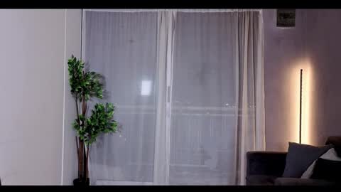 Snapshot of isnotforeveryone chatting on 10/14/25, 01:28 Julyane online show from 10/14/25, 01:28