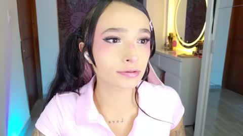 I S S A B E L A Igissaa ax    Xlittleissa  online show from 02/18/26, 10:28