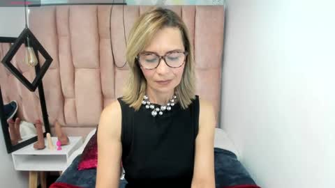 ISSA MILF online show from 04/29/26, 05:30