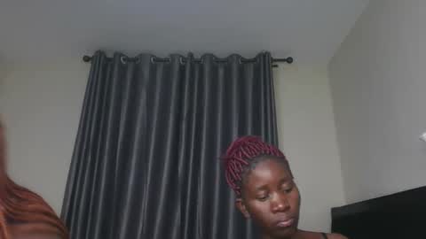 Snapshot of issa_sky1 chatting on 12/20/25, 02:40 Sky online show from 12/20/25, 02:40